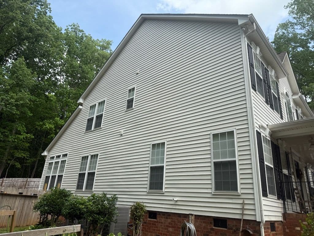 Project Vinyl Siding Shine Boost in Carolina image