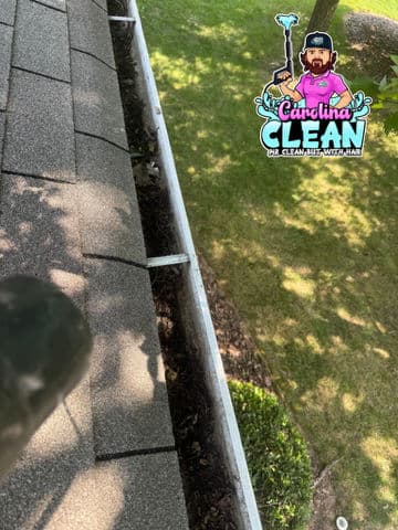 Gallery photos for Transform Your Home with Thorough Gutter Cleaning: Image #1
